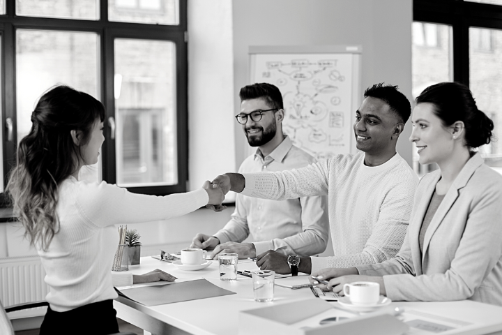 Arbeitsgruppe am Schreibtisch